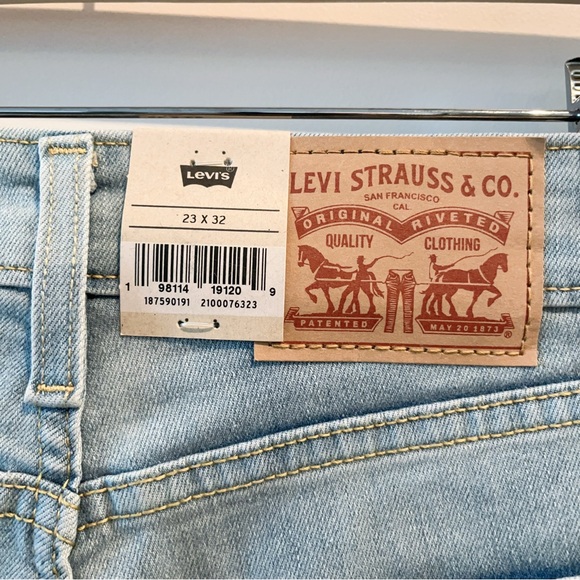 Levi’s 725 High Rise Bootcut Light Blue Jeans - Picture 7 of 7